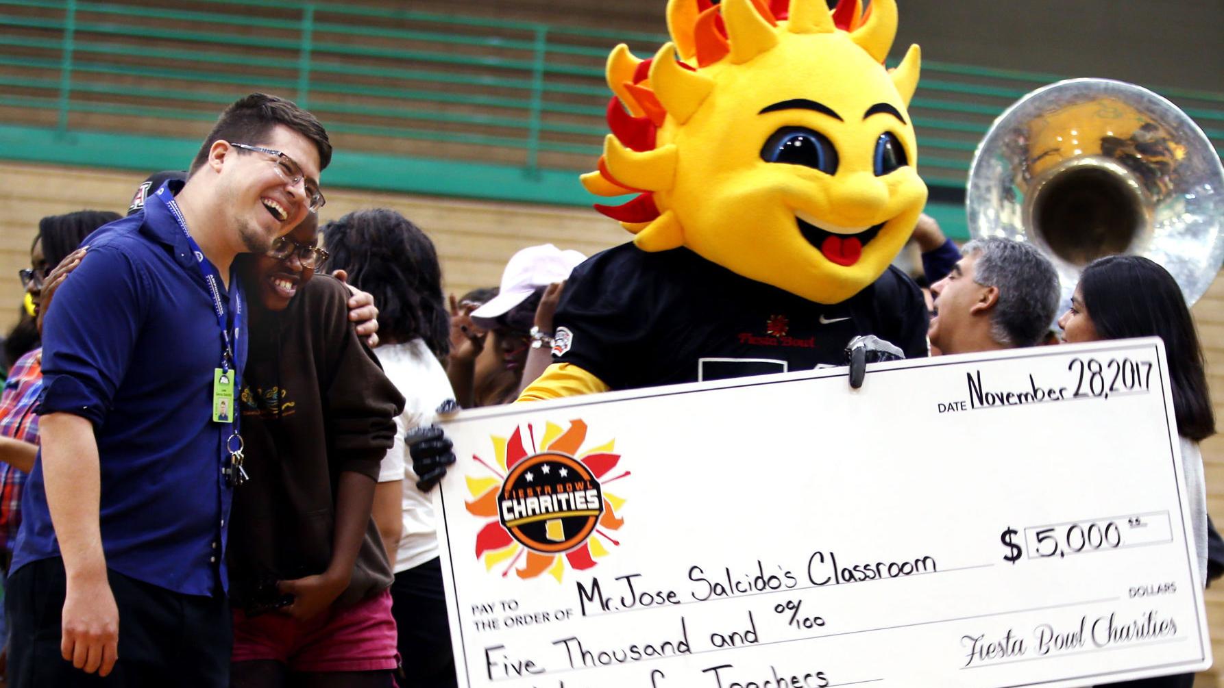 Tucson teacher gets $5,000 surprise